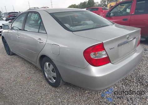 2003 Toyota Camry Le z USA, uszkodzony, nr VIN JTDBE32K830237656